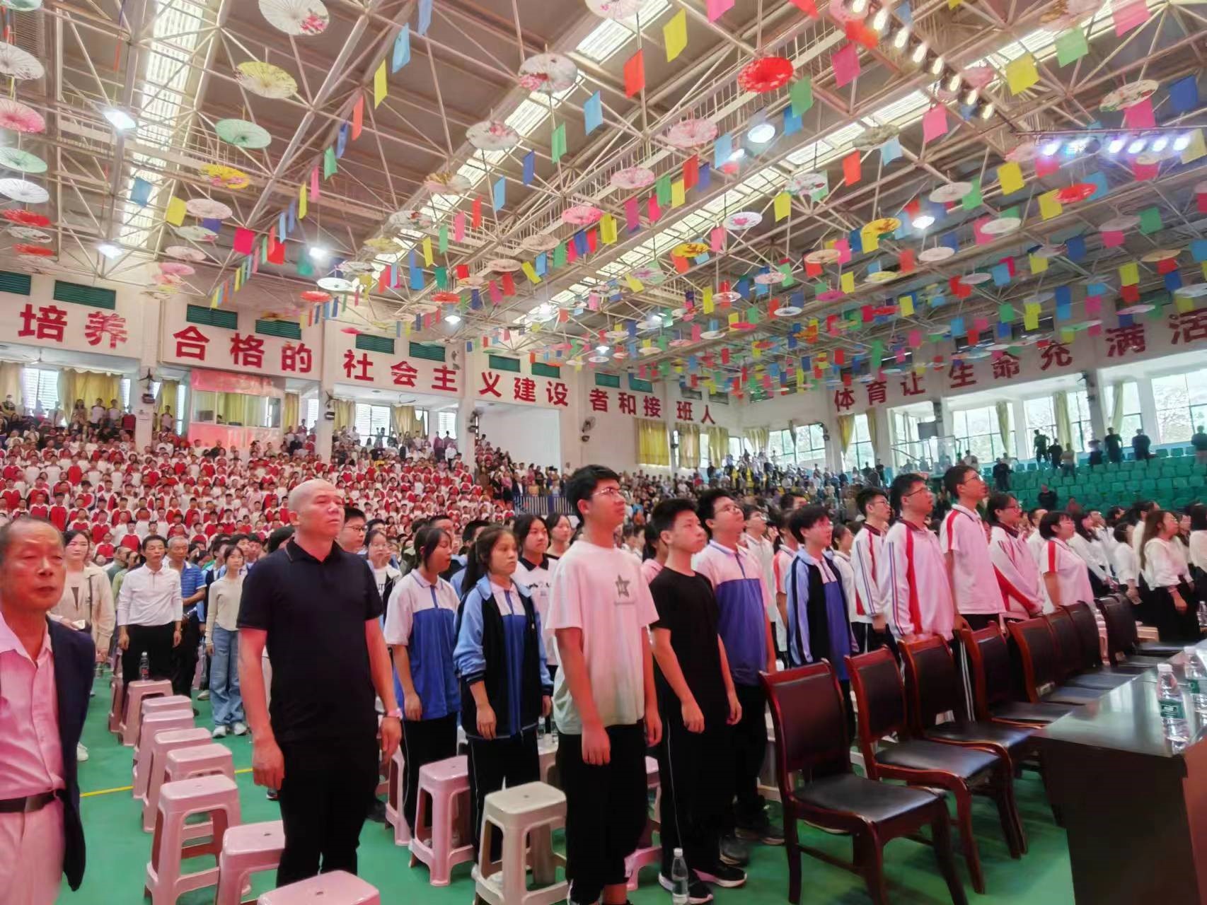 國歌、校歌奏唱現(xiàn)場